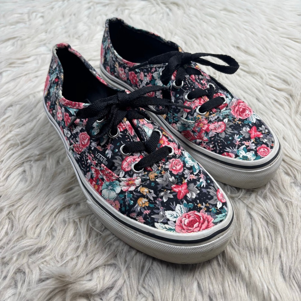 Vans Women's 6 Floral Canvas Classic Lace Up Low Top Sneakers Skate Urban Girly